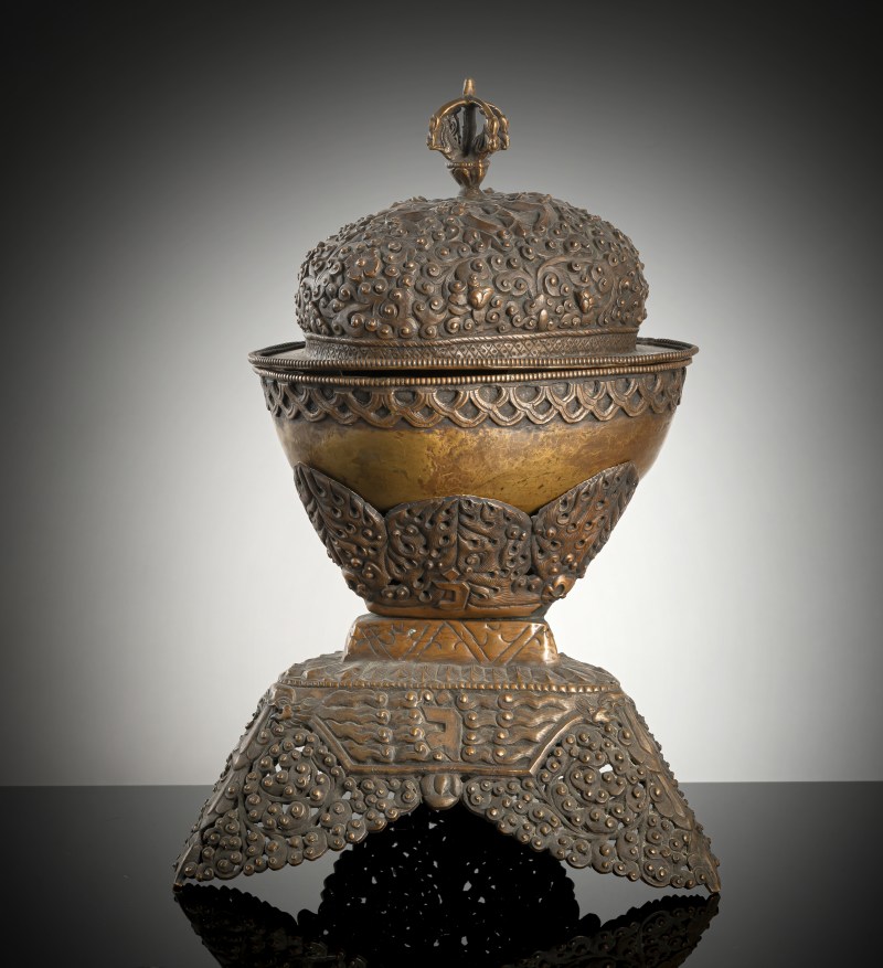 A COPPER EMBOSSED KAPALA WITH COVER ON STAND - 图4