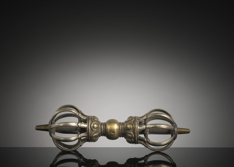 Nine-rayed bronze vajra - 图2