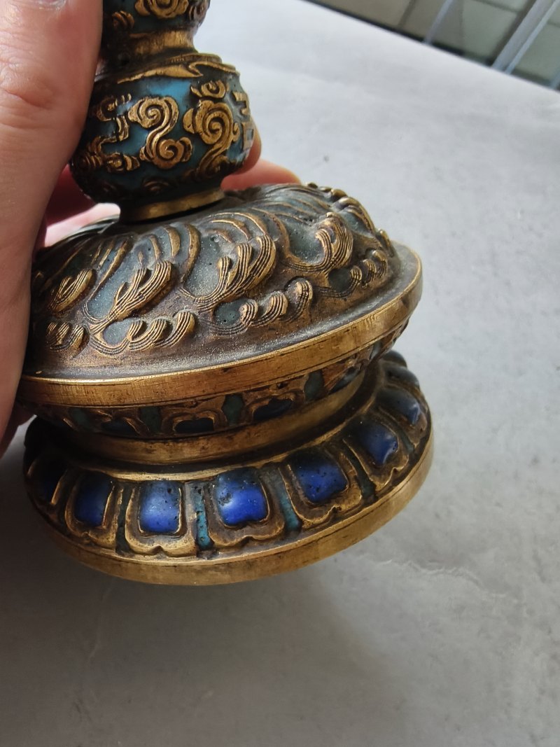 A Buddhist altar emblem made of fire-gilt copper with enamel decoration and lotus for incense sticks - 图6