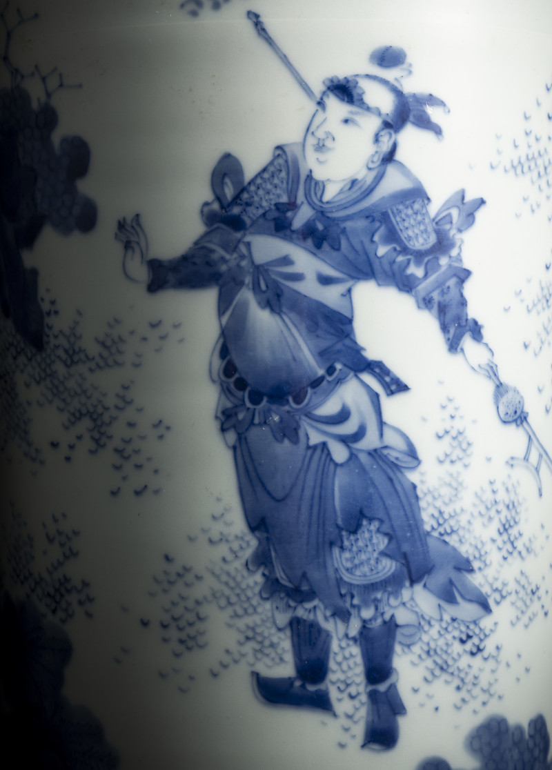 A blue and white 'warriors' sleeve vase (rolwagen) with gilt bronze mount - 图7