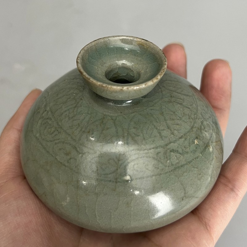 明代 高丽青釉暗刻花卉纹油壶 - 图11