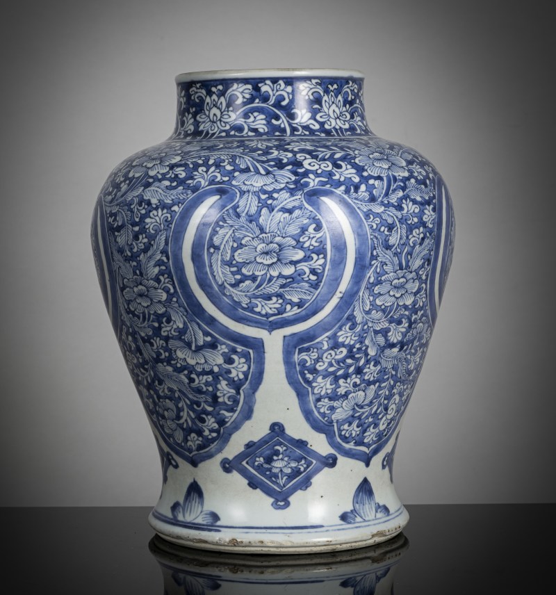 A porcelain vase with dense underglaze blue decoration of blossoms, including lotus - 图3