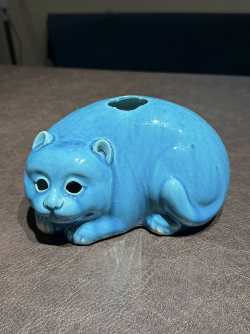 清康熙 孔雀蓝釉猫型瓷塑（配木座） - 图8