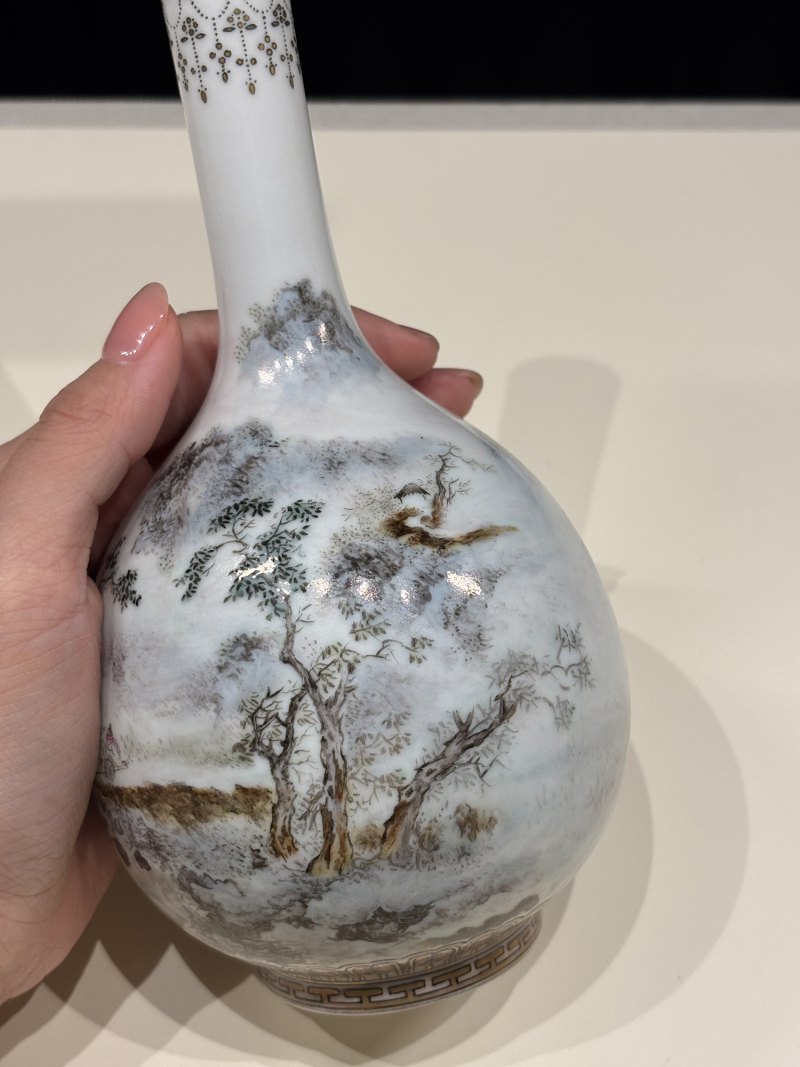 民国 粉彩描金石庐款山水人物胆瓶 - 图8
