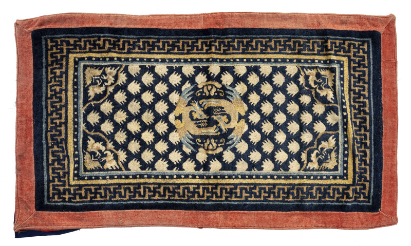 Small rug with phoenix medaillon