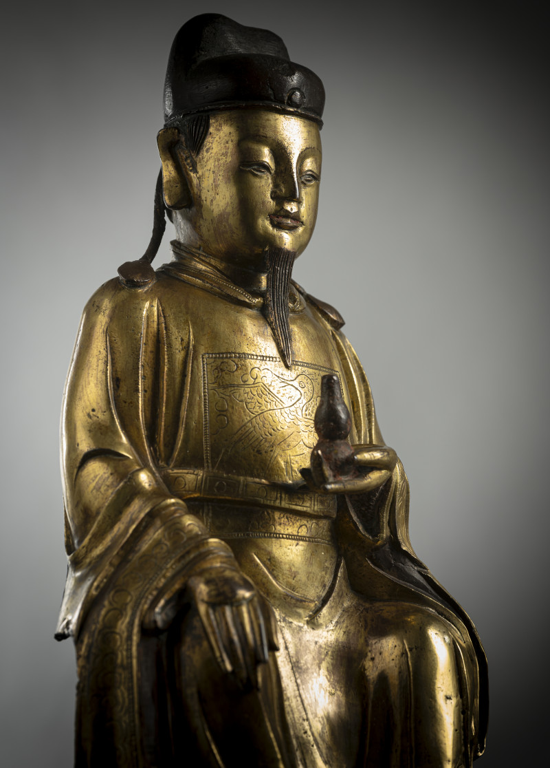 A GILT-BRONZE FIGURE OF A DIGNITARY - 图5