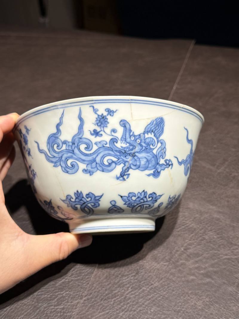 明成化 青花香草龙纹碗 - 图7