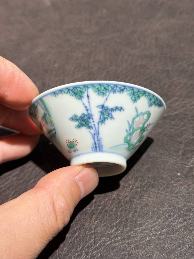 清雍正 斗彩米芾拜石图斗笠杯 - 图6
