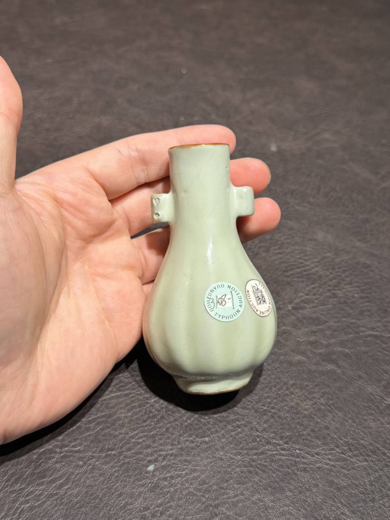 明成化 仿哥釉小贯耳瓶 - 图9