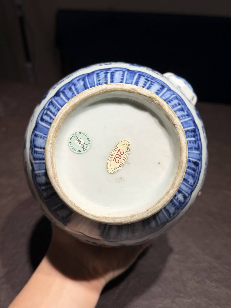 清乾隆 青花缠枝花卉纹僧帽壶 - 图15