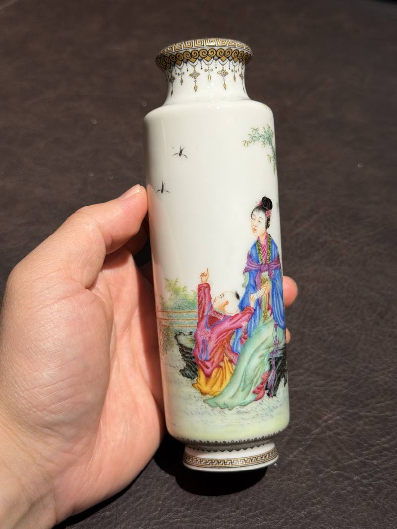 民国 叶震嘉绘珐琅彩仕女图筒瓶一对 - 图16