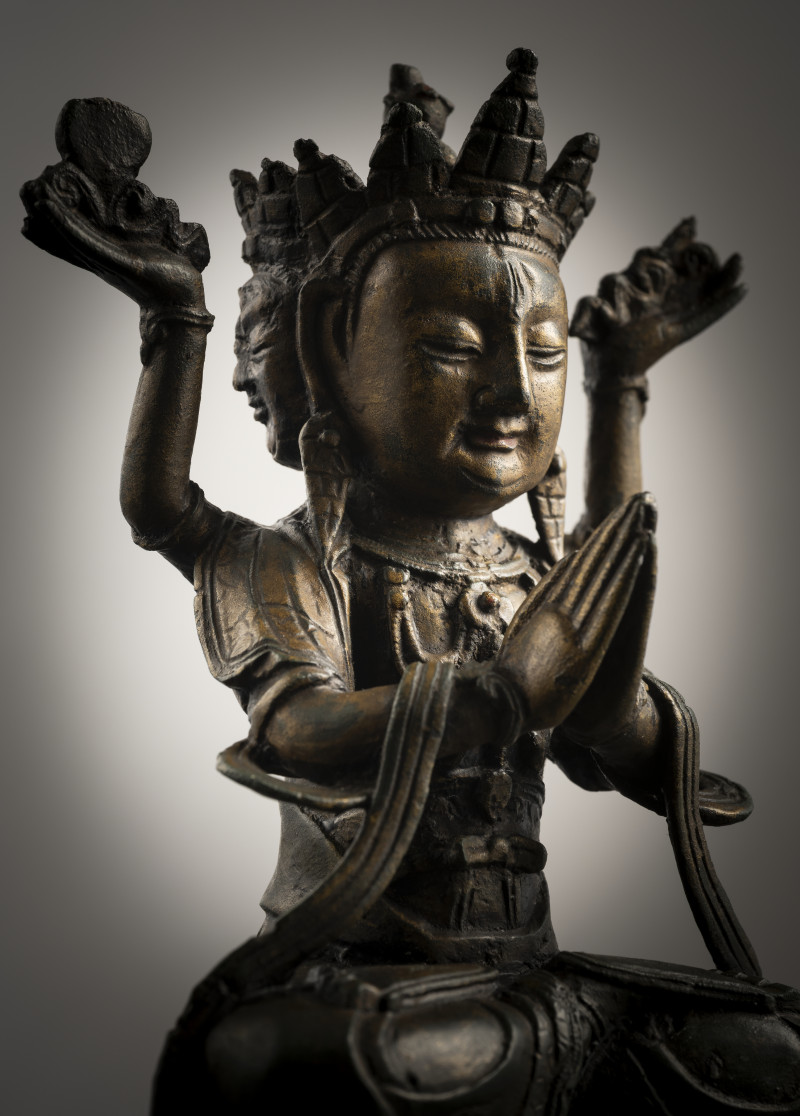 A GILT-LAQUERED BRONZE FIGURE OF GUANYIN - 图3