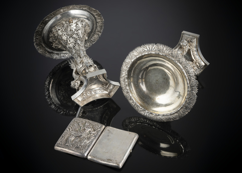 A pair of Chinese export silver compotes with dragon and bamboo decoration and a Thai silver cigarette case - 图3