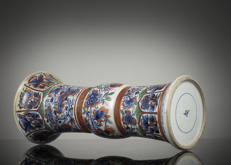 A 'Gu'-shaped porcelain vase with unusual wucai decoration - 图4