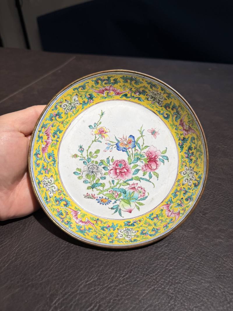 清乾隆 铜胎云龙花卉纹珐琅盘 - 图3