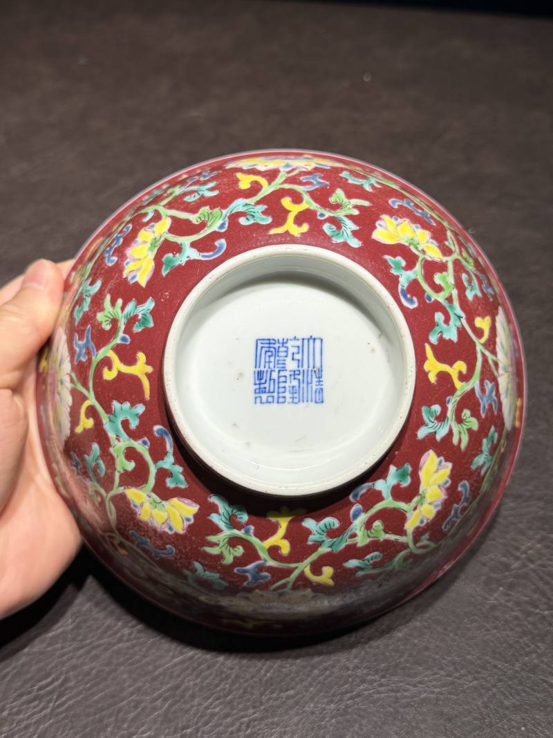 清乾隆 胭脂红地洋彩缠枝花卉纹碗 - 图12