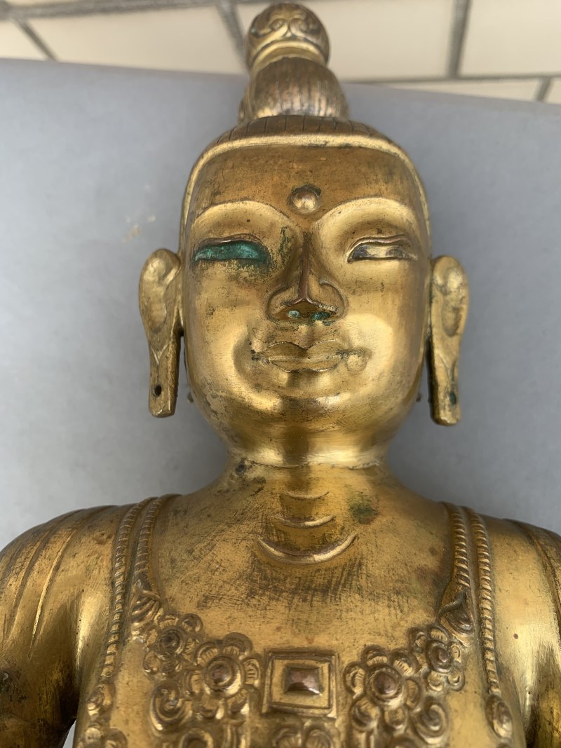 A gilt-repoussé figure of Amitayus - 图14