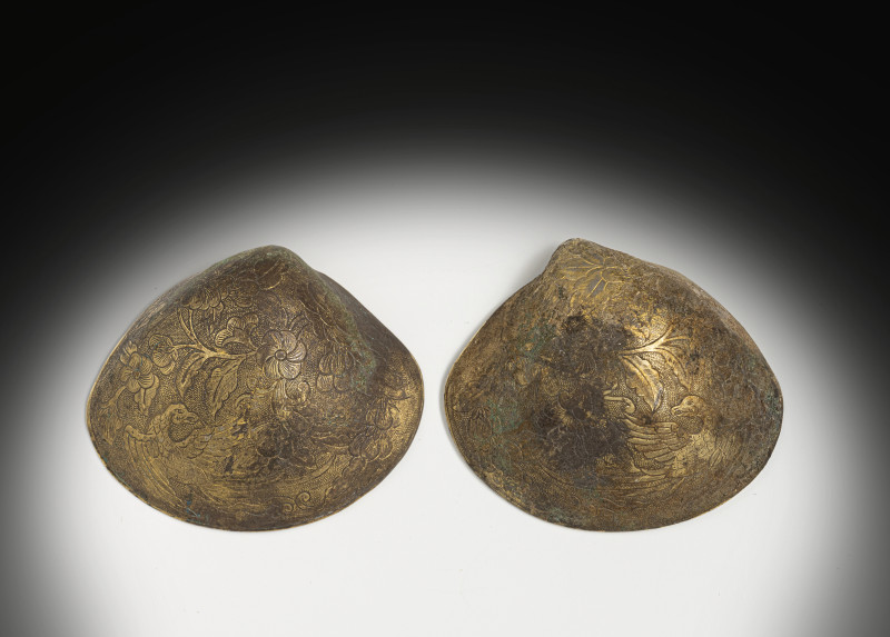 A finely carved mussel-shaped bronze box - 图2
