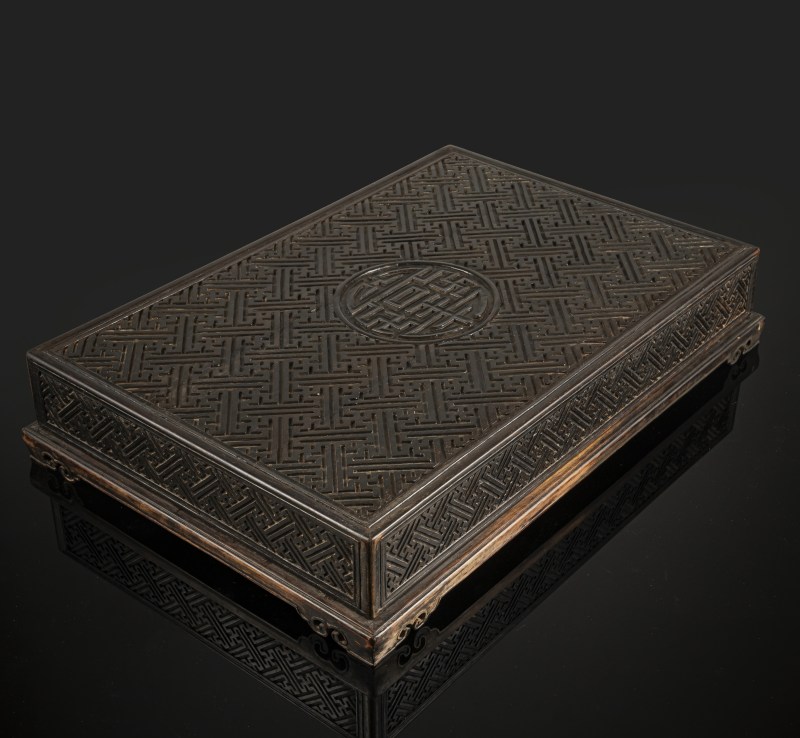A fine carved Zitan box and for paper with 'shou' and swastika decoration made of zitan - 图2