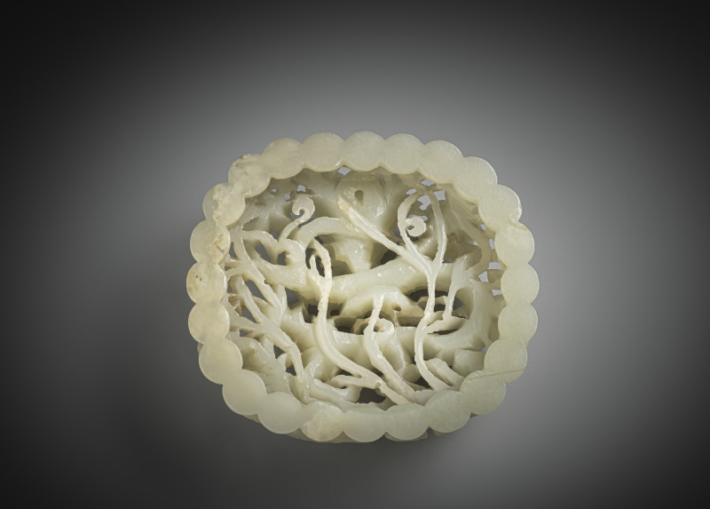 A fine plaque made of jade with dragon decoration in openwork with lotus for a ruyi - 图2