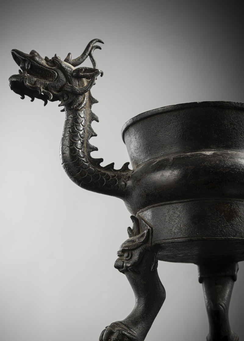 Ann unusual bronze censer on three feet with dragon handles - 图3