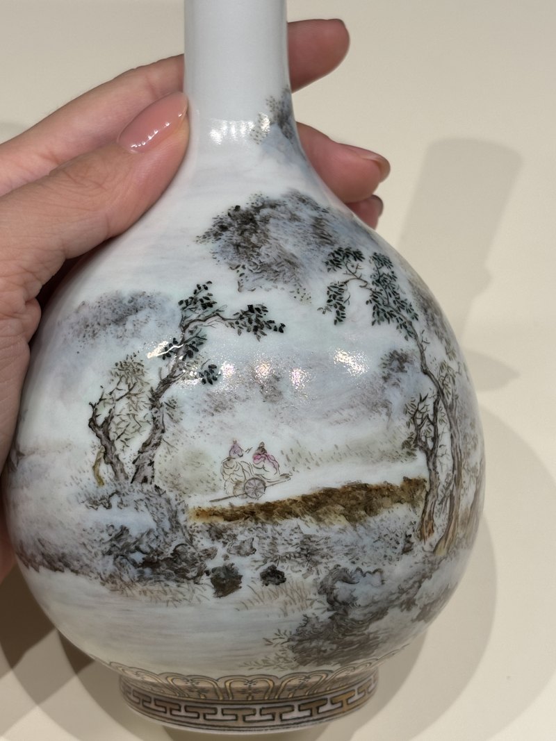 民国 粉彩描金石庐款山水人物胆瓶 - 图9