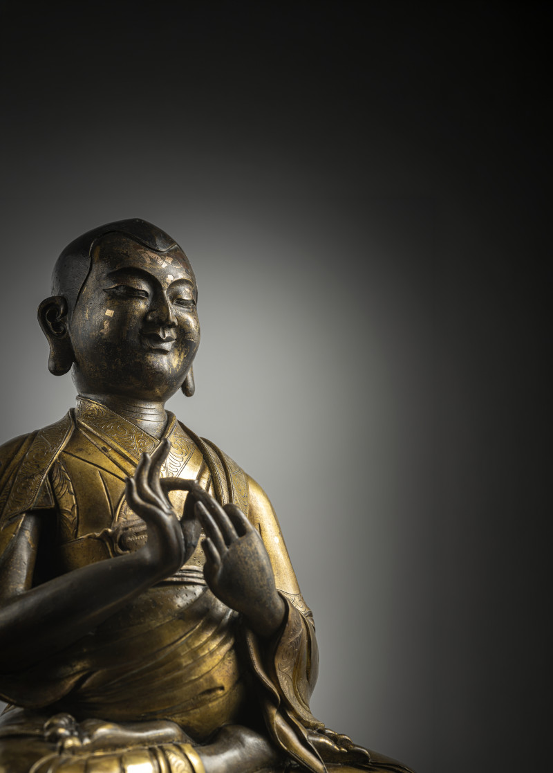 A large parcel gilt-bronze figure of a lama - 图3