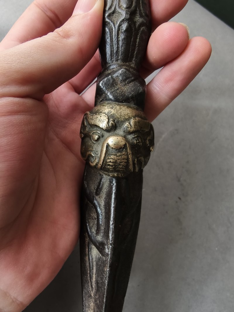 A metal bell (ghanta) and a phurbu - 图7