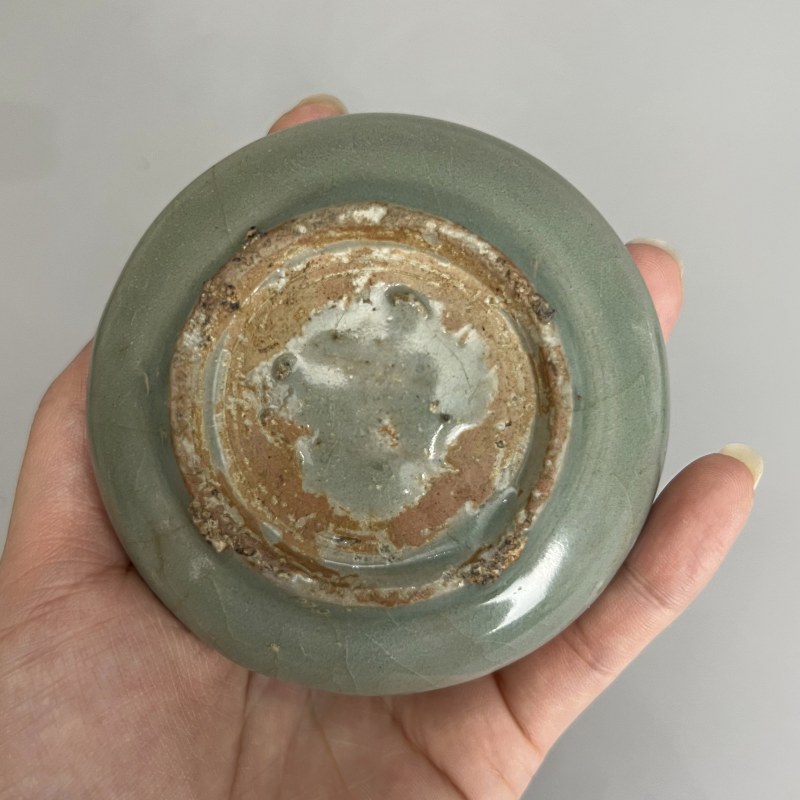 明代 高丽青釉暗刻花卉纹油壶 - 图12