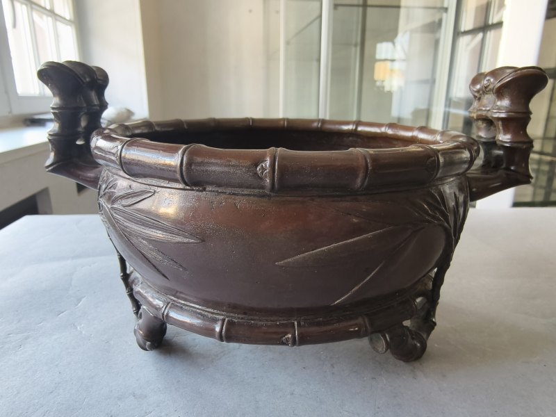 A well cast bronze incense burner with bamboo decoration in relief - 图16