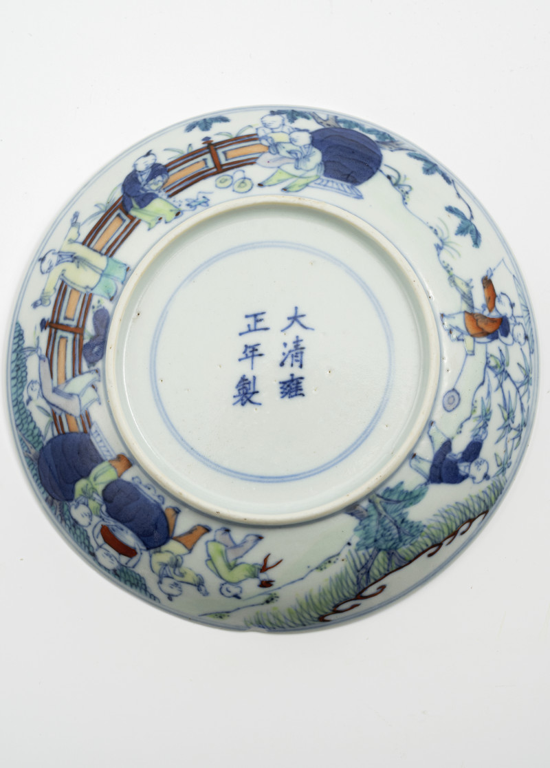 A 'Doucai' saucer with decoration of playing boys - 图3