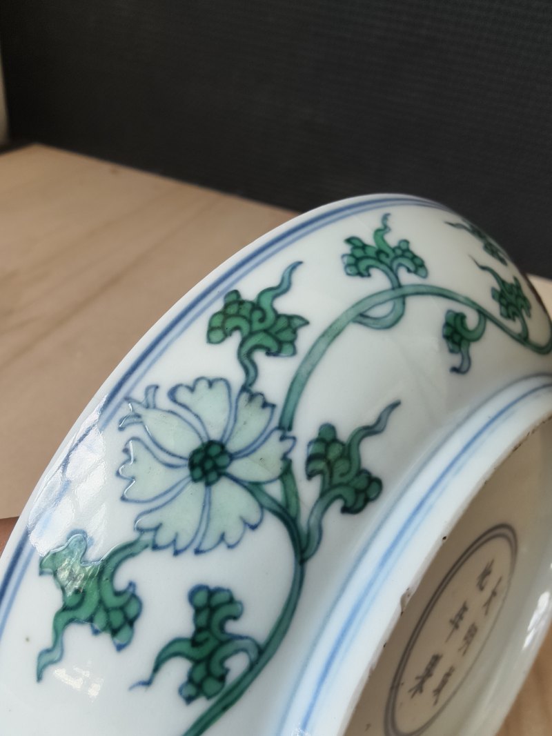 A pair of fine 'Doucai' saucers with floral decoration - 图21