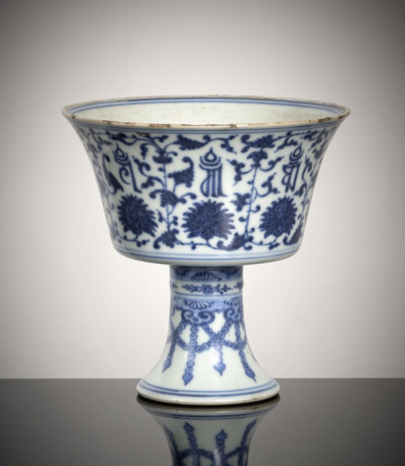 A blue and white stemcup