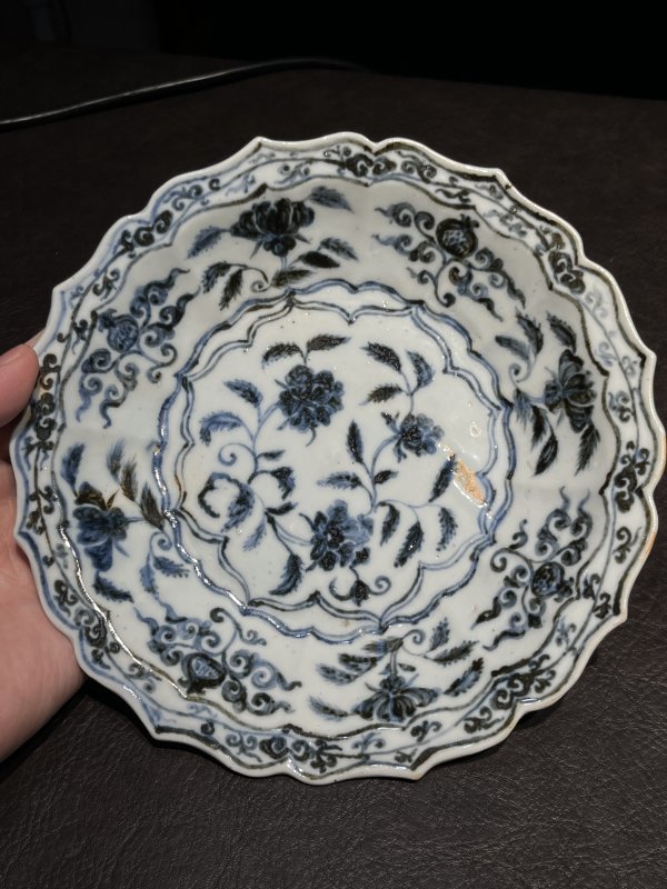 明宣德 青花折枝月季花瑞果纹菱花盘 - 图6