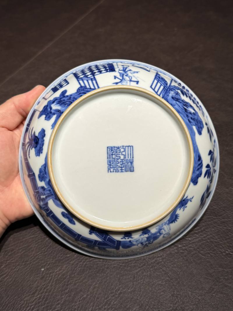 清乾隆 仿宣德青花庭院仕女纹盘 - 图14