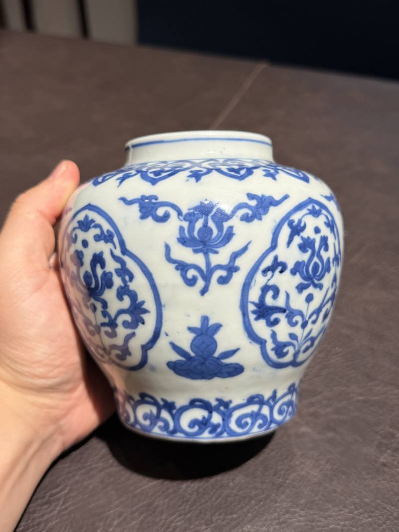 明嘉靖 仿成化青花折枝莲纹罐 - 图6