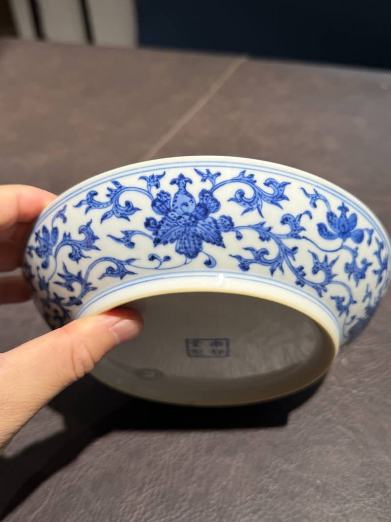 清乾隆 青花“乐静堂制”洋花纹盘 - 图11