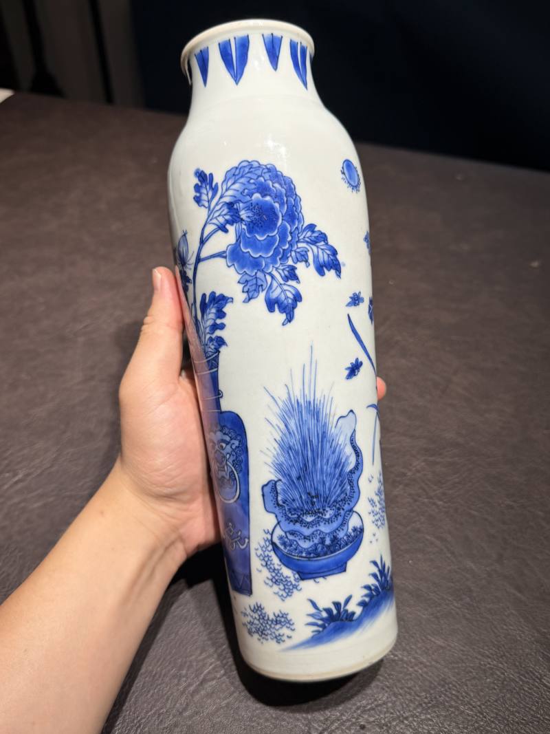 明崇祯 青花博古纹筒瓶 - 图6