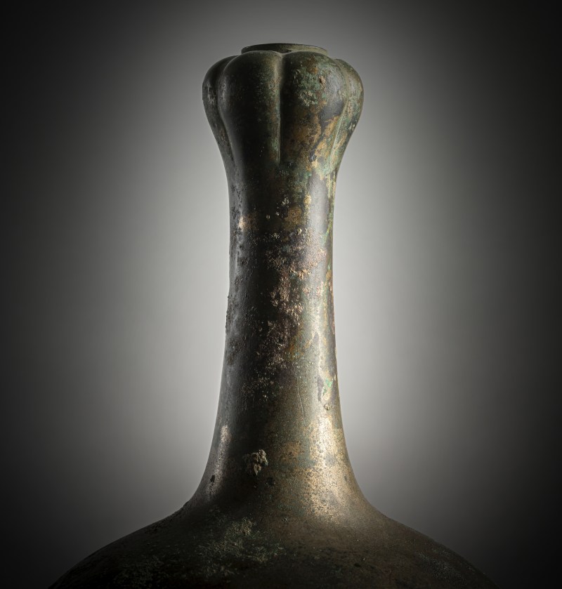 A bronze "garlic head" bottle vase - 图5