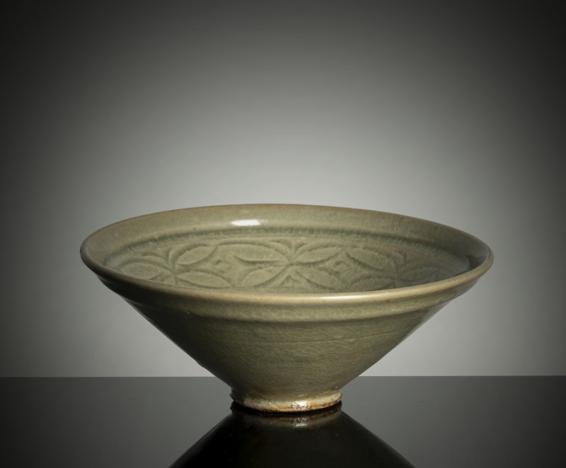 A conical 'Yaozhou' ware celadon bowl with carved decoration - 图3
