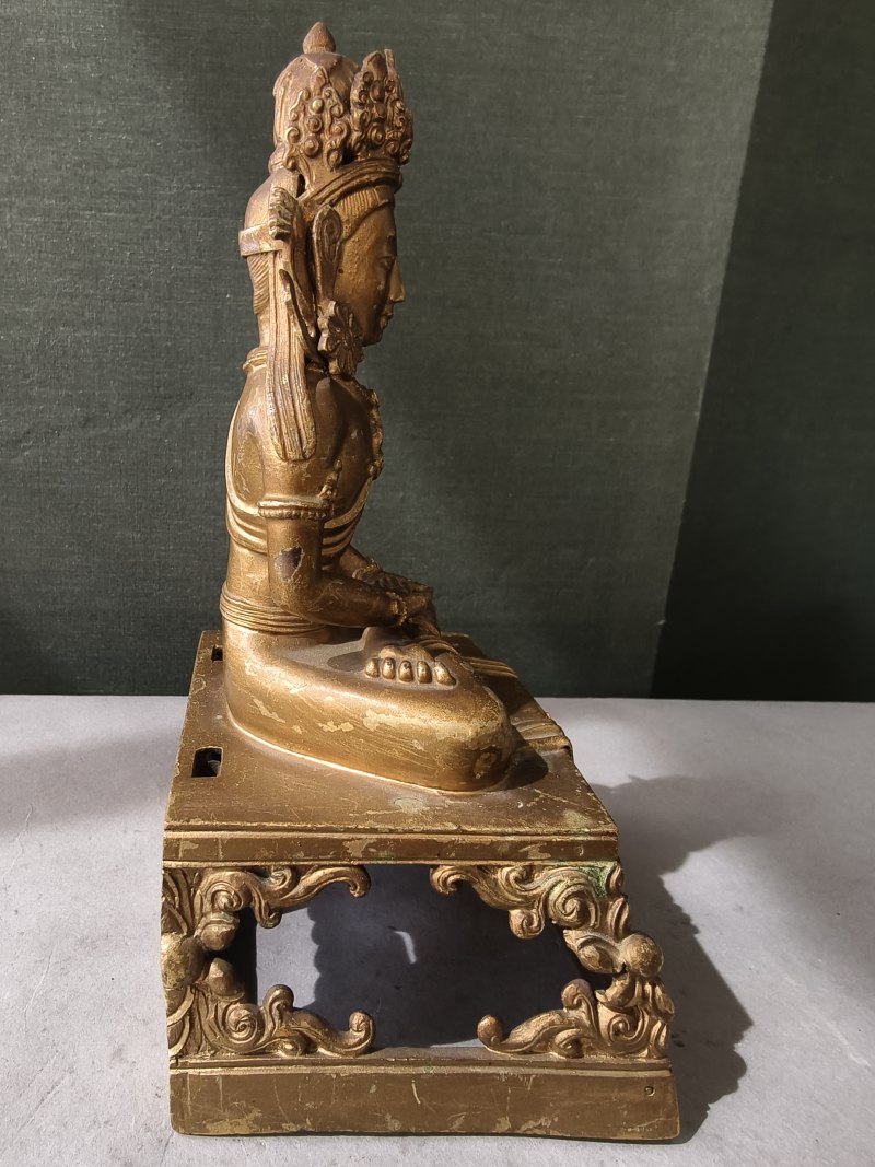 A gilt-bronze figure of Amitayus seated on a throne - 图10