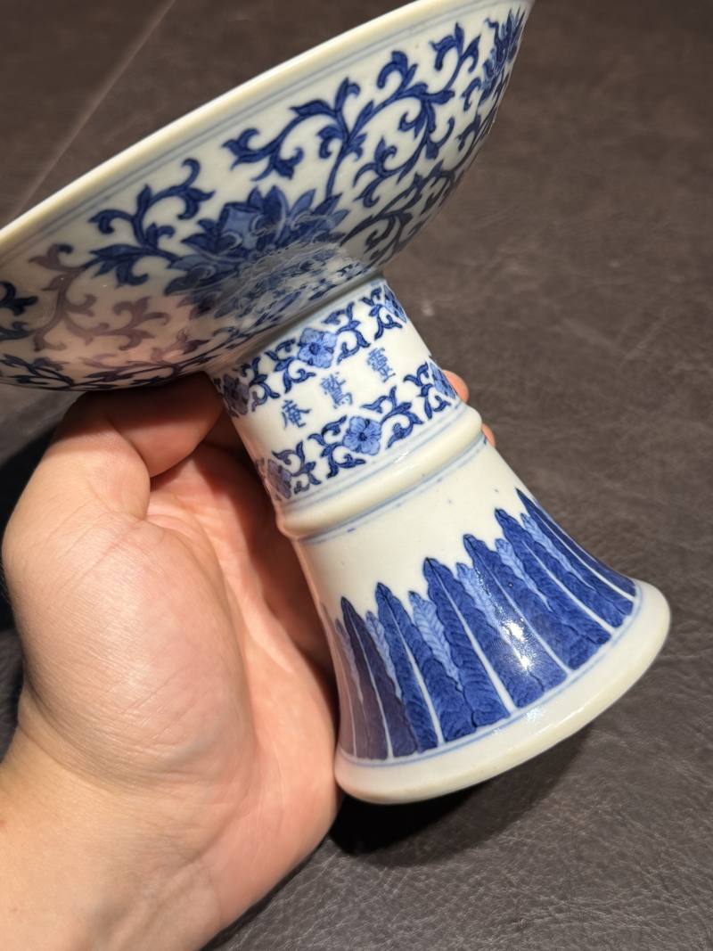 清中期 青花“灵鹫庵”缠枝莲纹高足供碗 - 图14