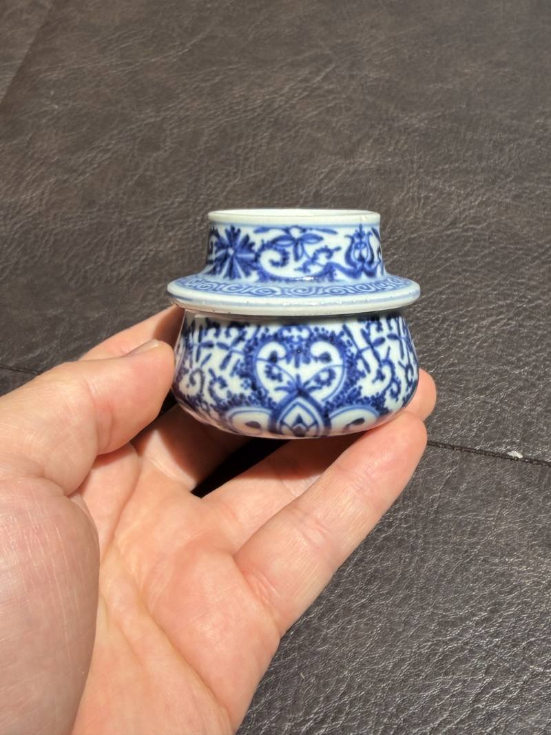 清雍正 仿永乐青花锦地花卉纹轴头罐 - 图3
