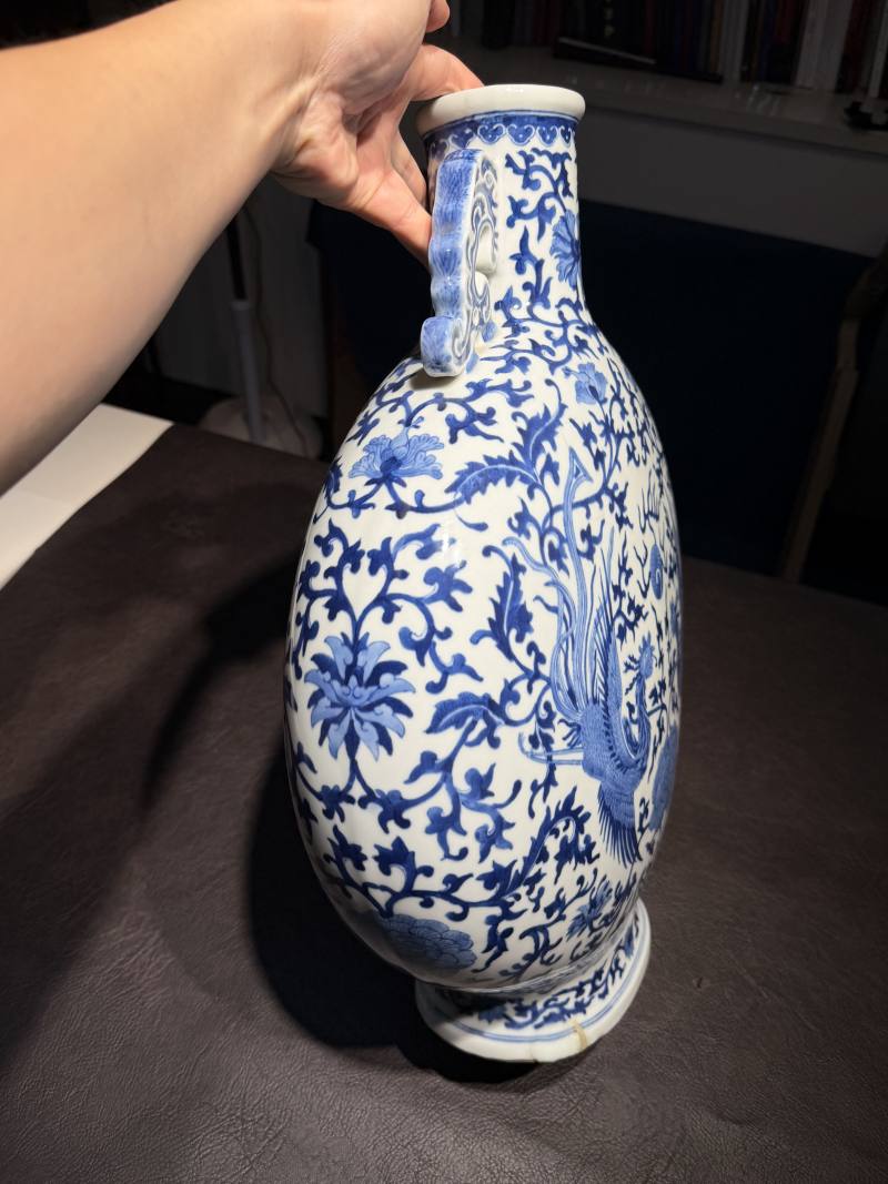 清同治 青花双凤纹抱月瓶 - 图6