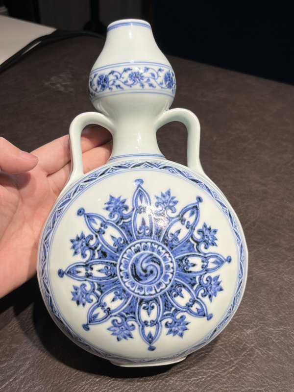 明永乐 青花绶带耳葫芦抱月瓶 - 图6