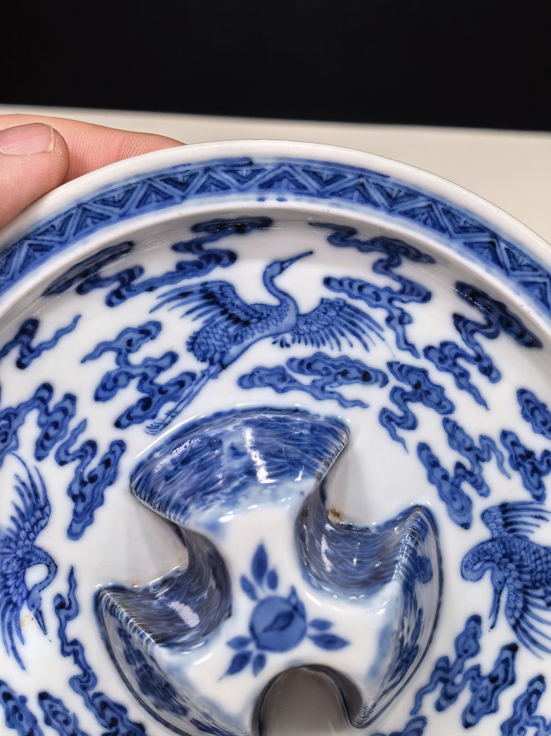 清乾隆 青花云鹤纹爵杯及江山一统爵盘一套 - 图20