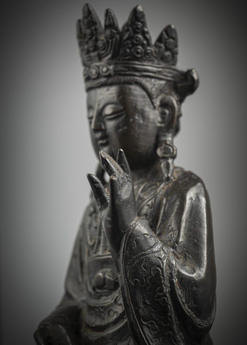 A bronze figure of a crowned Bodhisattva - 图4