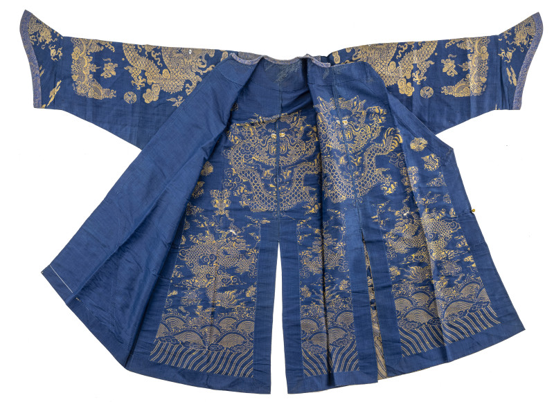 An unlined dragon robe from blue silk with woven patterns - 图3