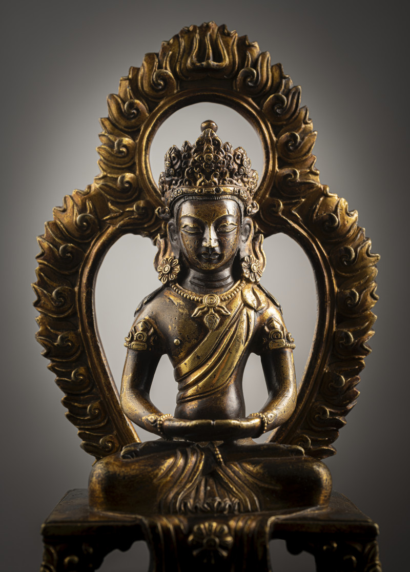 A gilt-bronze figure of Amitayus seated on a throne - 图5