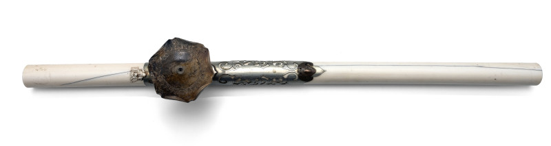 A fine ivory opium pipe